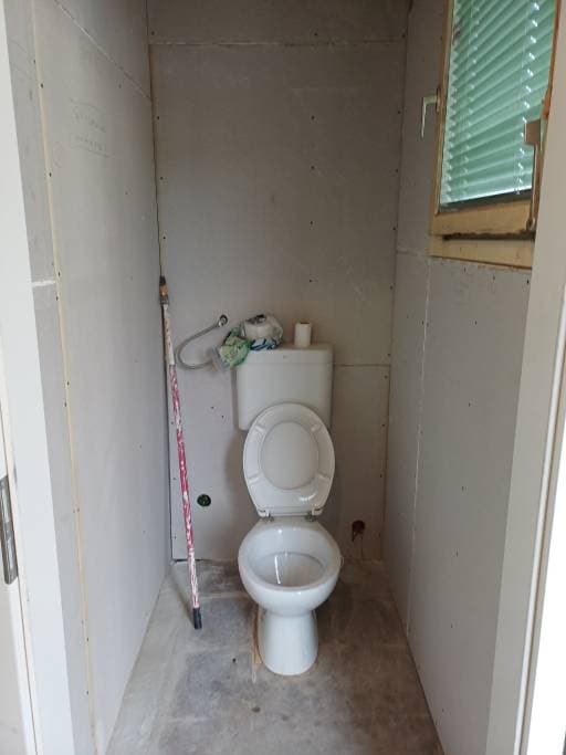 WC vor der Sanierung – alter Bestand