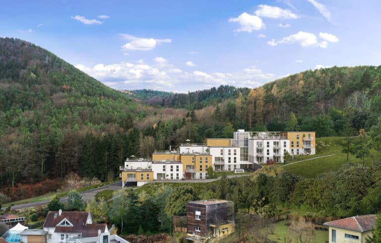 Terrassenwohnanlage Senftenberg eingebettet in die Waldlandschaft bei Krems